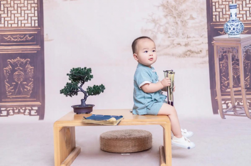 磁县宝宝眼睛肿是什么原因