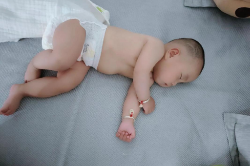 磁县宝宝总是摇头怎么回事